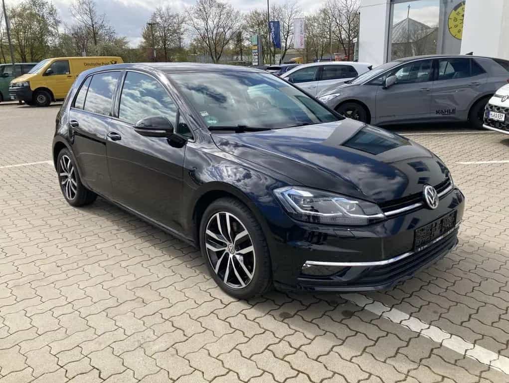 Volkswagen Golf 1.5 TSI Highline Pano Black AHK LED 07/2018-photo-1
