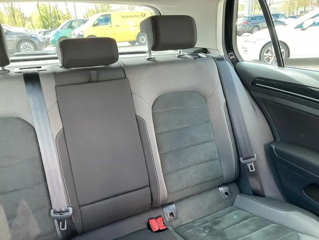 Volkswagen Golf 1.5 TSI Highline Pano Black AHK LED 07/2018-photo-10
