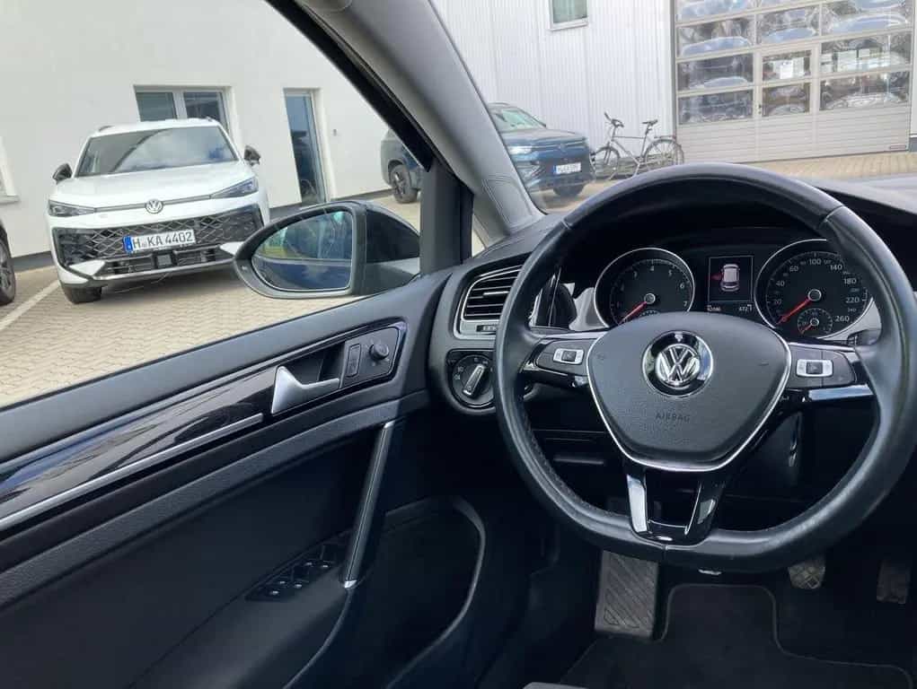 Volkswagen Golf 1.5 TSI Highline Pano Black AHK LED 07/2018-photo-11