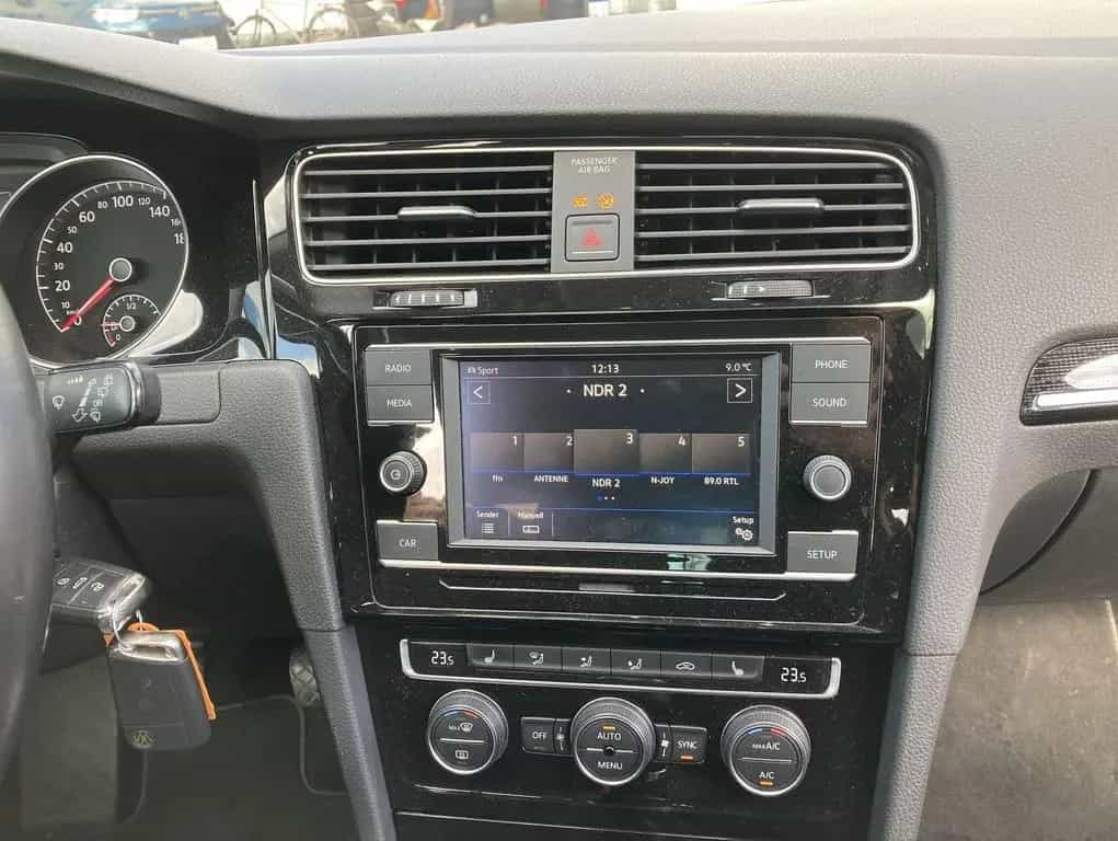 Volkswagen Golf 1.5 TSI Highline Pano Black AHK LED 07/2018-photo-12
