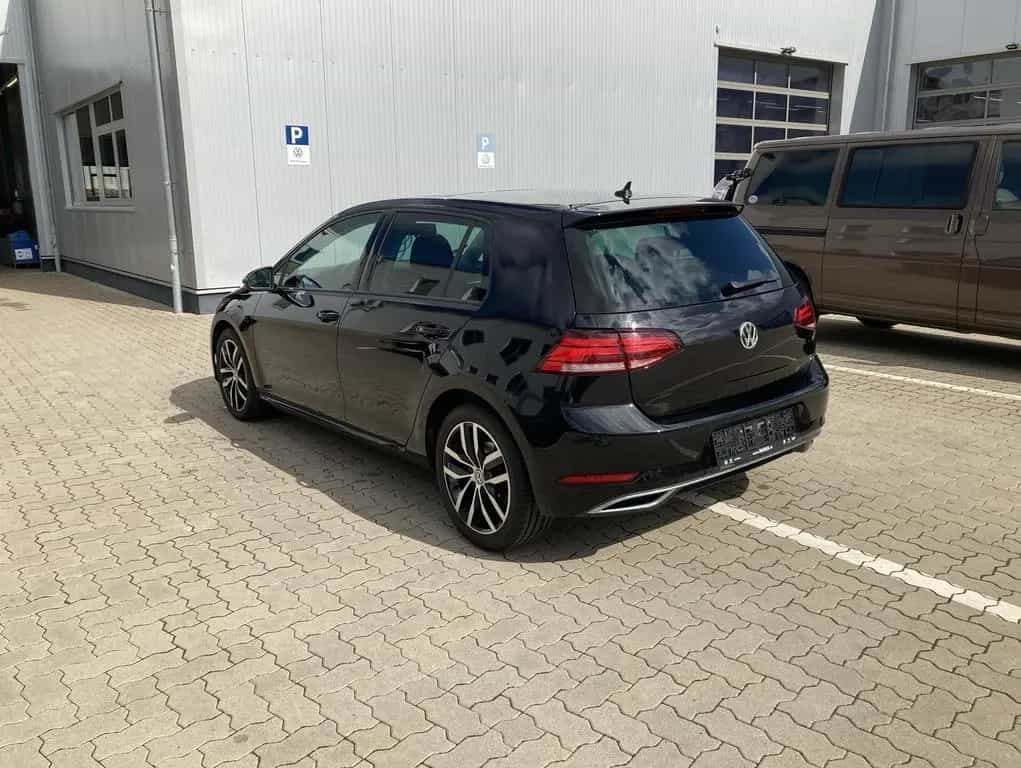 Volkswagen Golf 1.5 TSI Highline Pano Black AHK LED 07/2018-photo-4