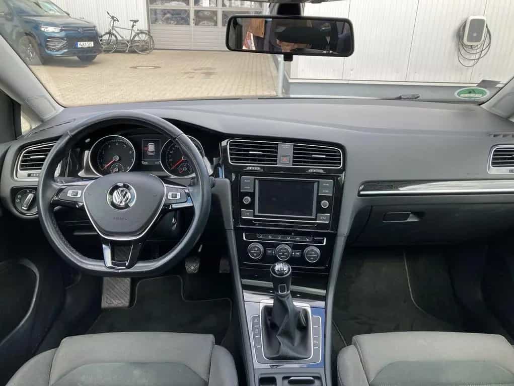 Volkswagen Golf 1.5 TSI Highline Pano Black AHK LED 07/2018-photo-6
