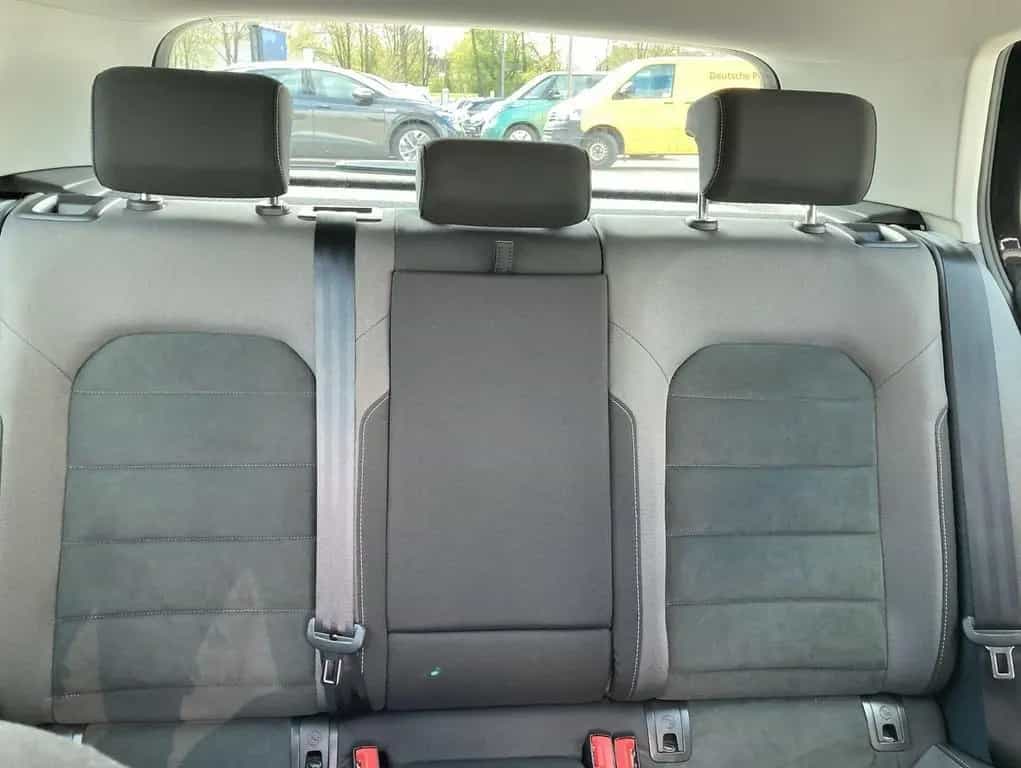 Volkswagen Golf 1.5 TSI Highline Pano Black AHK LED 07/2018-photo-9