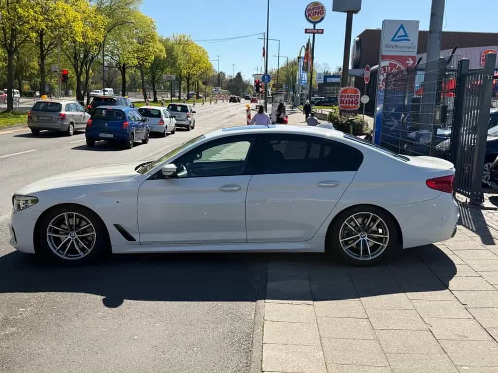 BMW 5 Series 520d M-Sport*LED;PANO;LEDER;HEAD-UP* 05/2017-photo-8