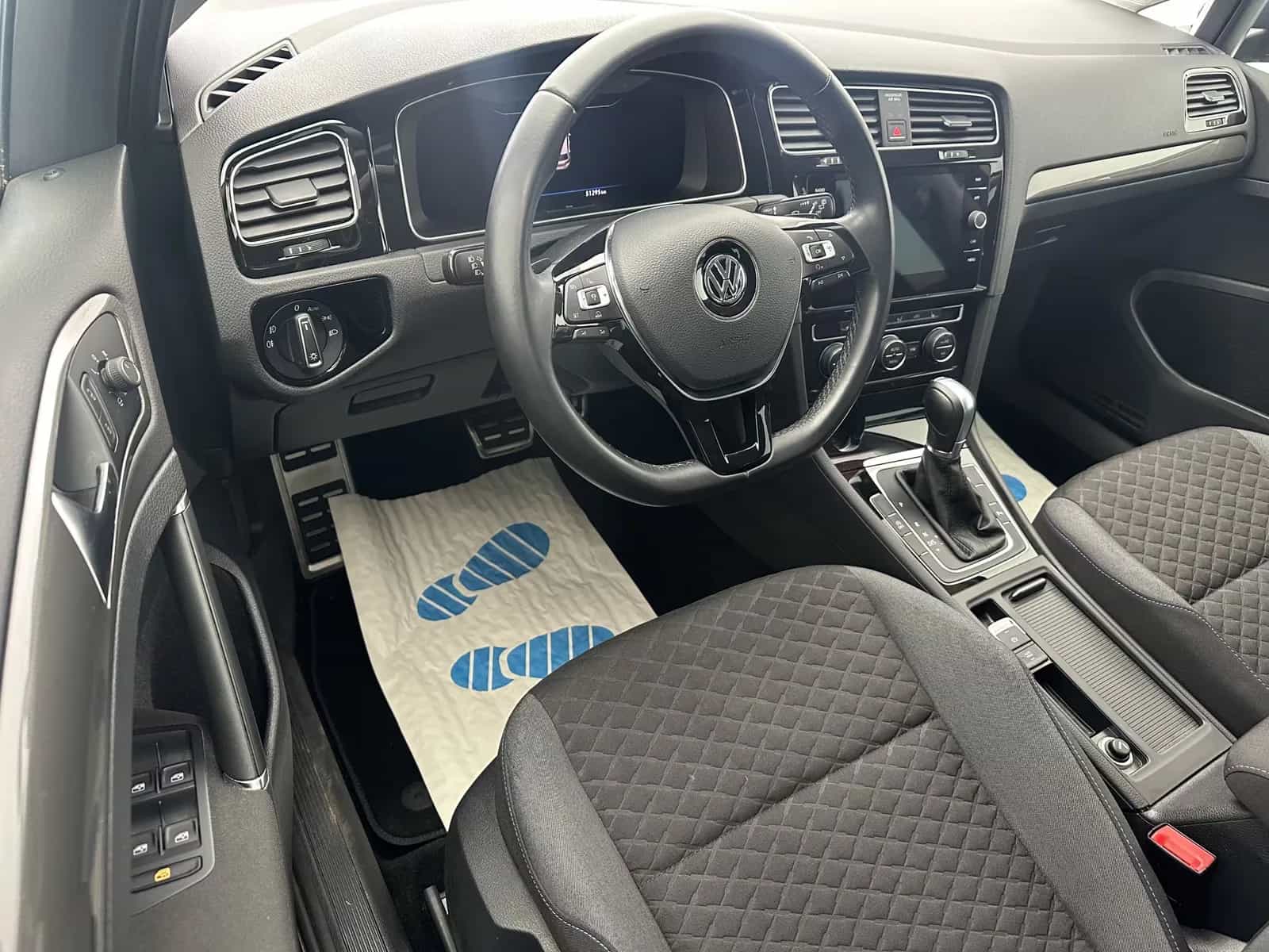 Volkswagen Golf 1.0 Sound 06/2018-photo-12