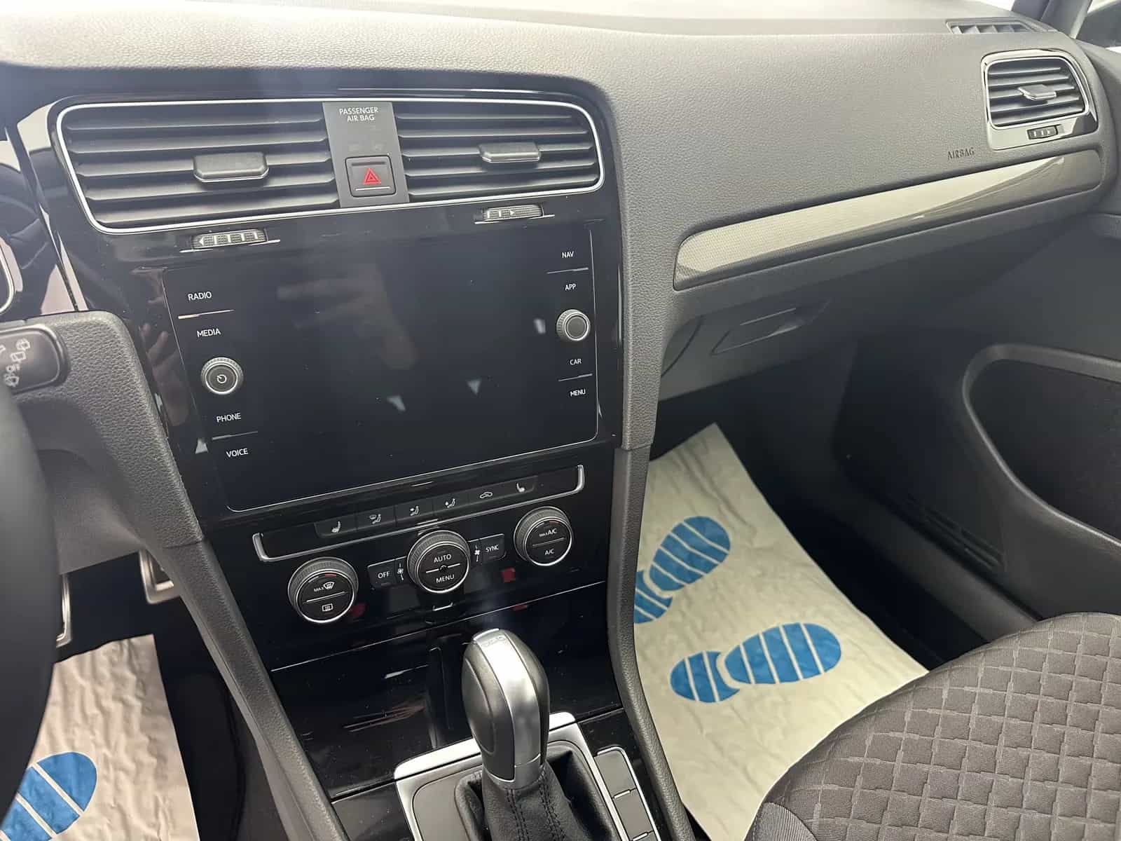 Volkswagen Golf 1.0 Sound 06/2018-photo-16