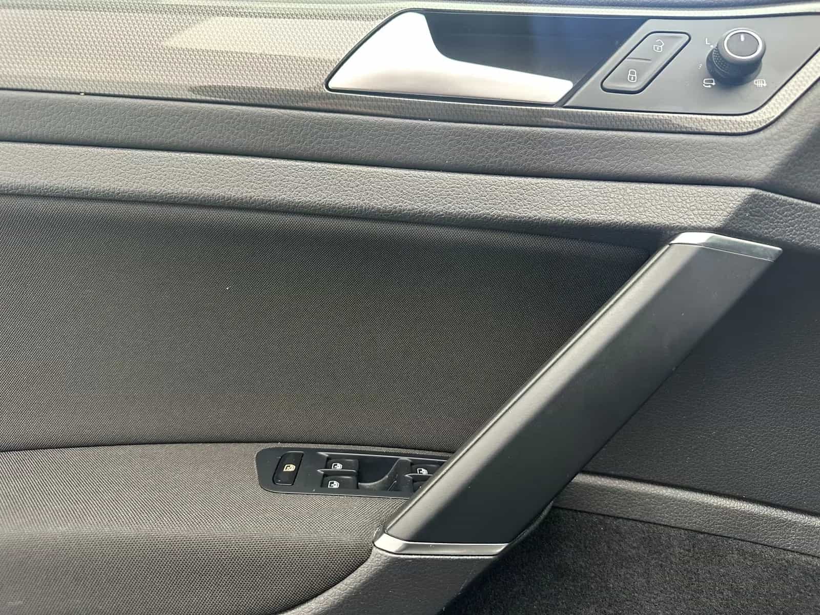 Volkswagen Golf 1.0 Sound 06/2018-photo-21