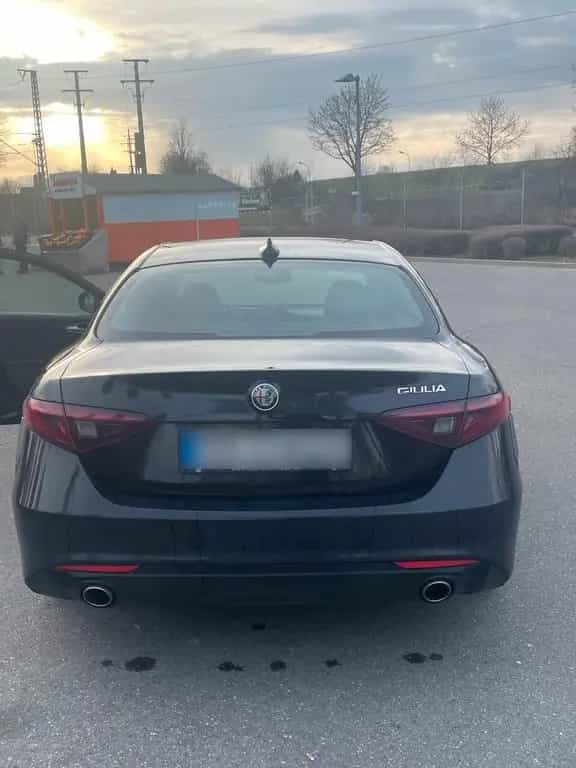 Alfa Romeo Giulia 2.2 09/2016-photo-4