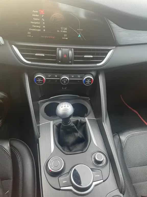Alfa Romeo Giulia 2.2 09/2016-photo-5