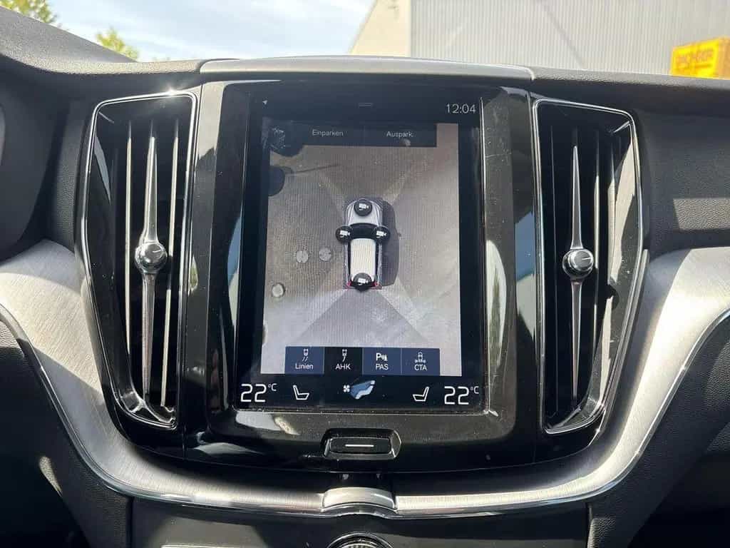 Volvo XC60 D4 AWD Momentum 360° ACC AHK BLIS HUD LUFT 01/2018-photo-11