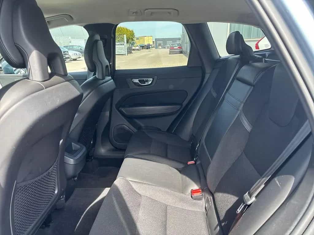 Volvo XC60 D4 AWD Momentum 360° ACC AHK BLIS HUD LUFT 01/2018-photo-12