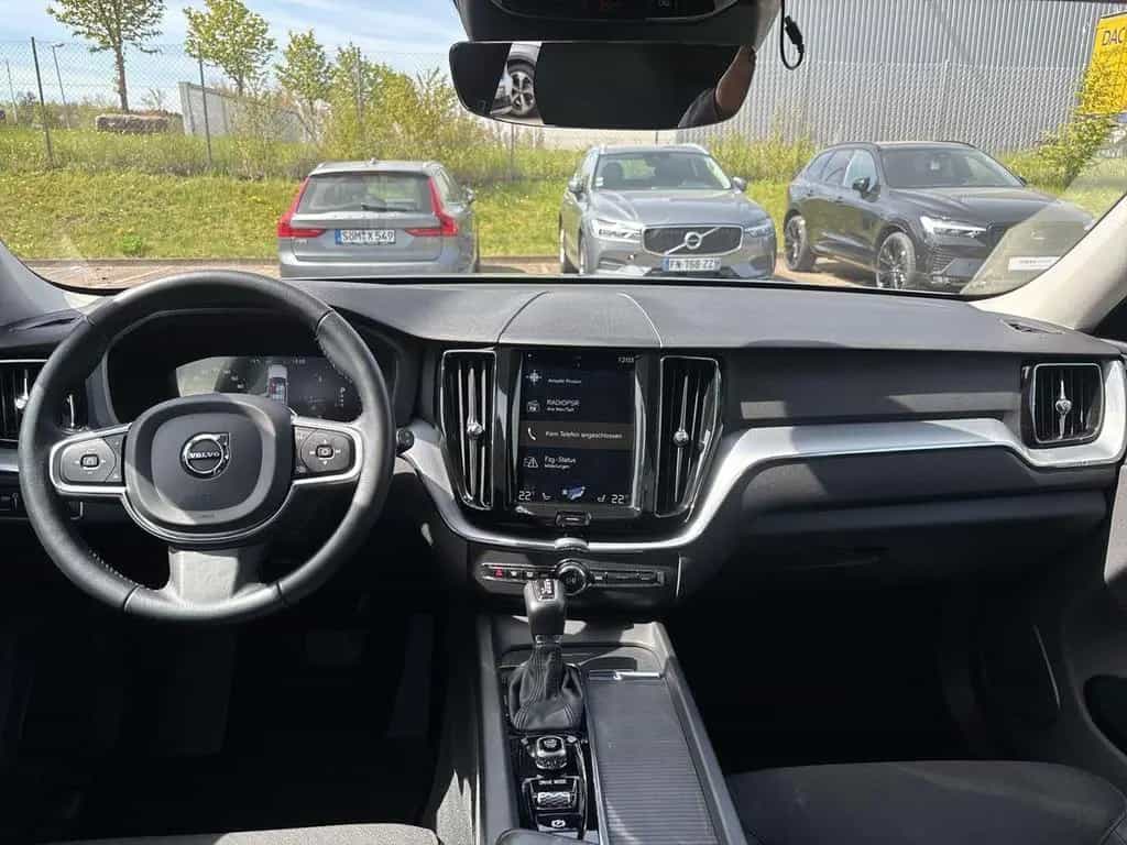 Volvo XC60 D4 AWD Momentum 360° ACC AHK BLIS HUD LUFT 01/2018-photo-13