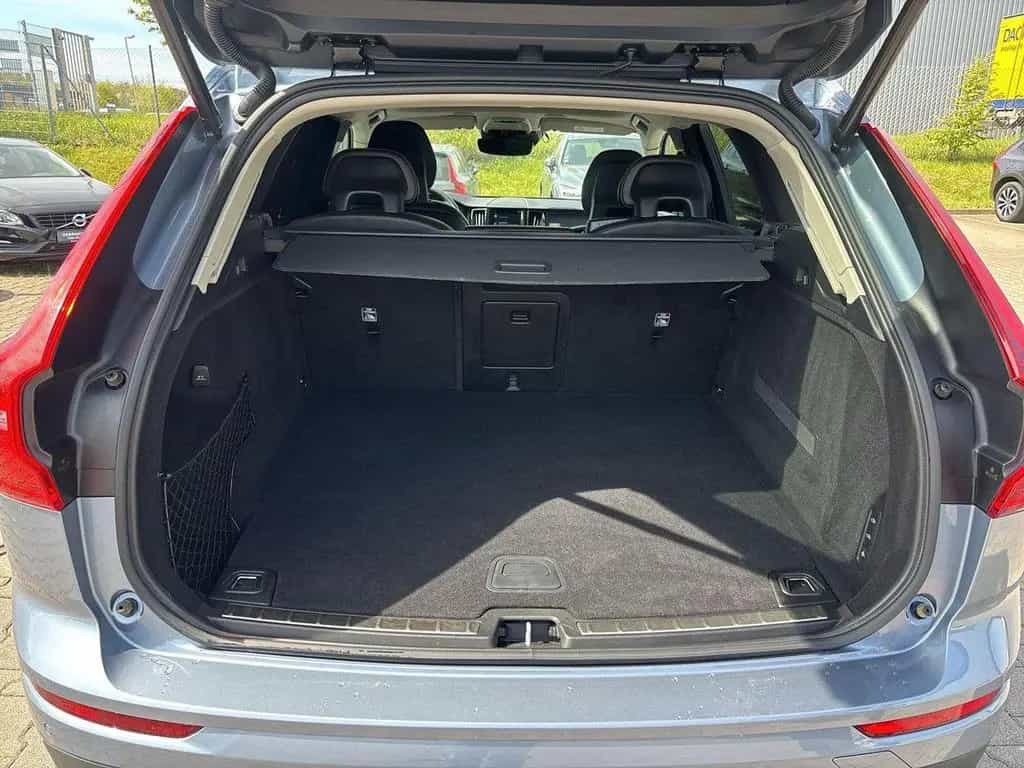 Volvo XC60 D4 AWD Momentum 360° ACC AHK BLIS HUD LUFT 01/2018-photo-14