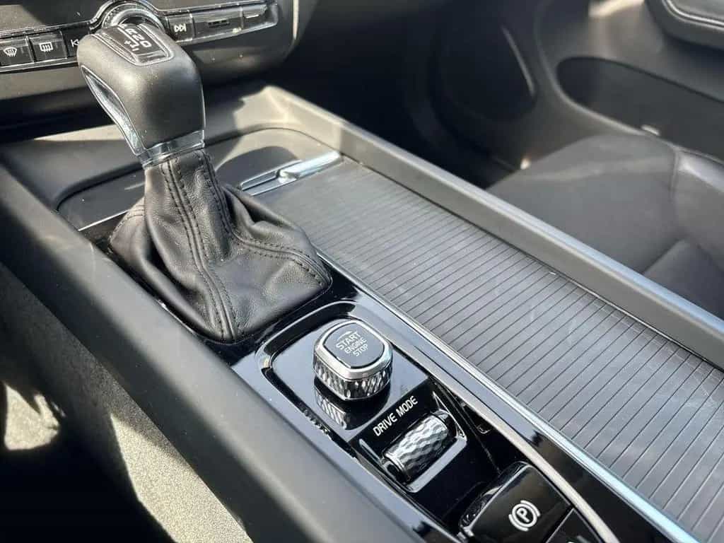 Volvo XC60 D4 AWD Momentum 360° ACC AHK BLIS HUD LUFT 01/2018-photo-15