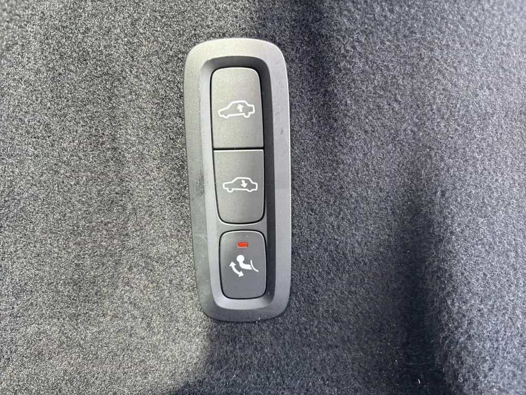 Volvo XC60 D4 AWD Momentum 360° ACC AHK BLIS HUD LUFT 01/2018-photo-18