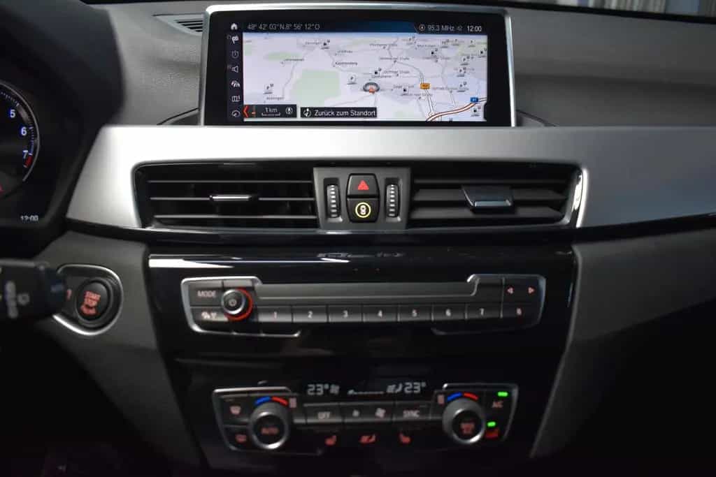 BMW X1 sDrive 18 i Advantage*LED*NAVIGATION*SHZ*PDC* 11/2021-photo-4