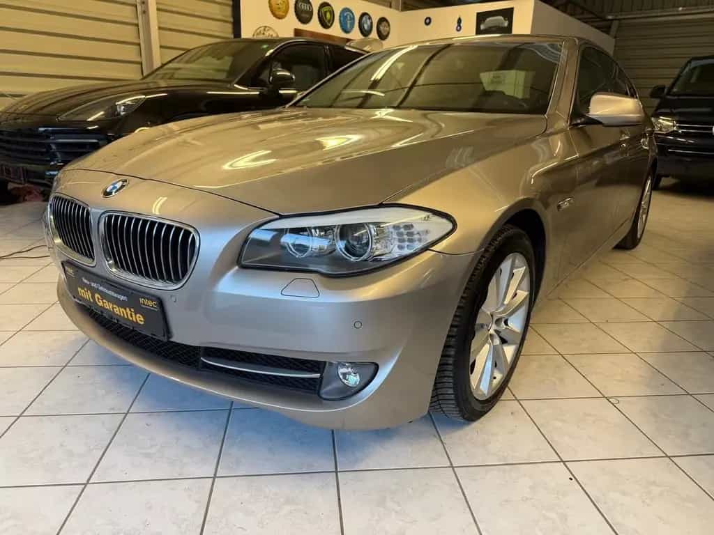 BMW 5 Series 523 i Limousine Xenon Autom Gr.Navi 1Hand 07/2011-photo-0