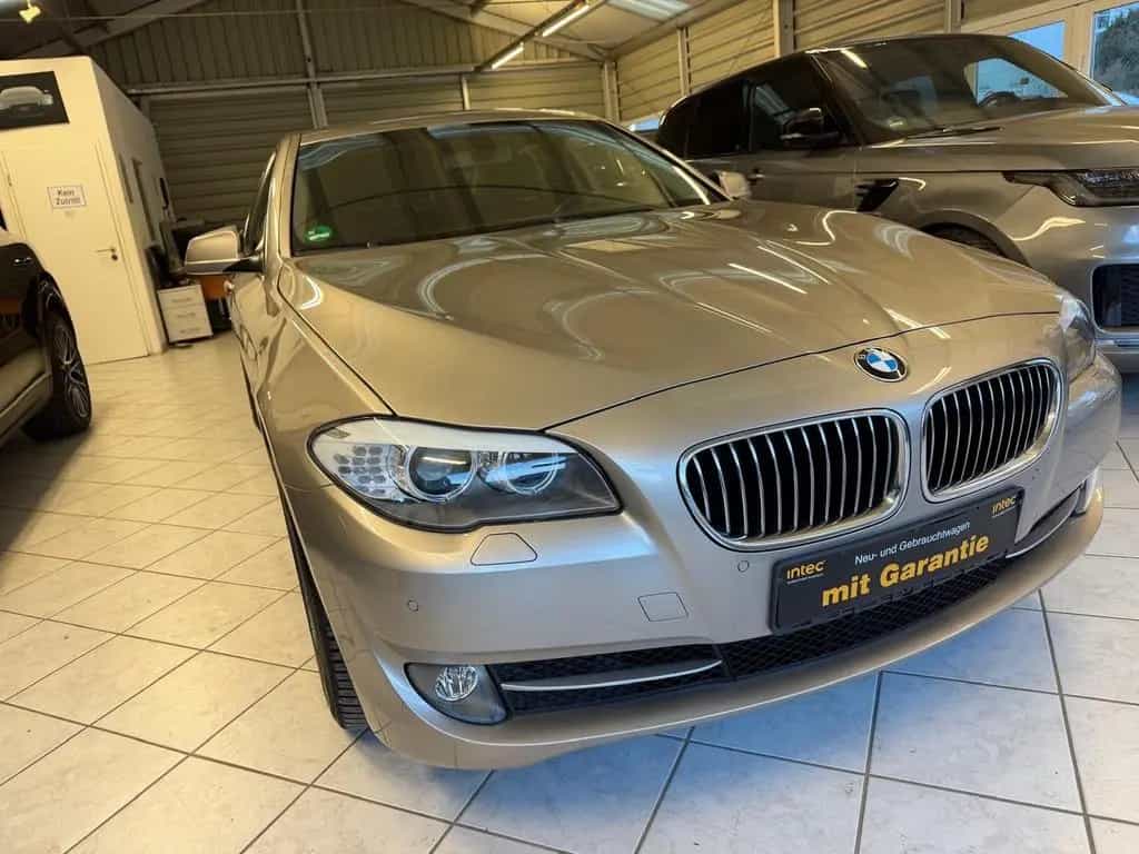 BMW 5 Series 523 i Limousine Xenon Autom Gr.Navi 1Hand 07/2011-photo-1