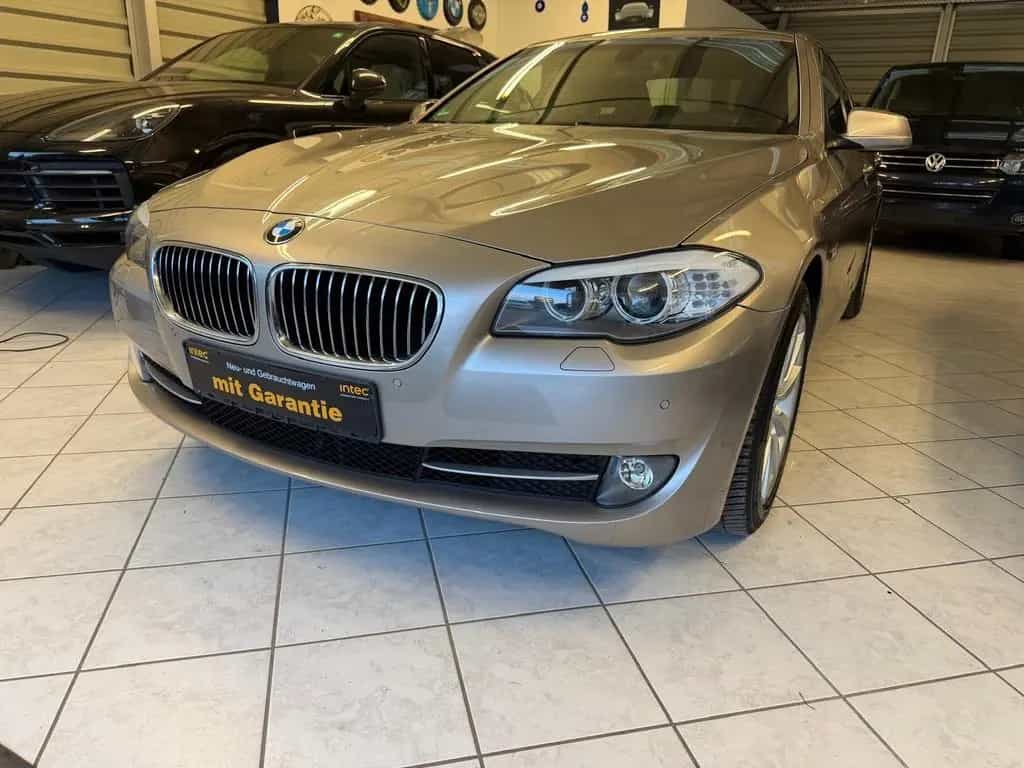 BMW 5 Series 523 i Limousine Xenon Autom Gr.Navi 1Hand 07/2011-photo-2