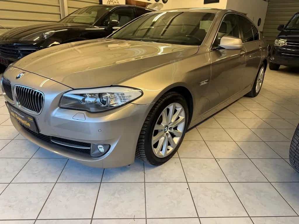 BMW 5 Series 523 i Limousine Xenon Autom Gr.Navi 1Hand 07/2011-photo-3