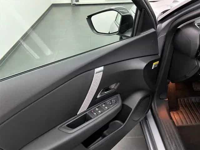 Citroën C4 PureTech 130 FEEL PACK Navi#LED#R-Kam#HUD#SHz 08/2022-photo-8