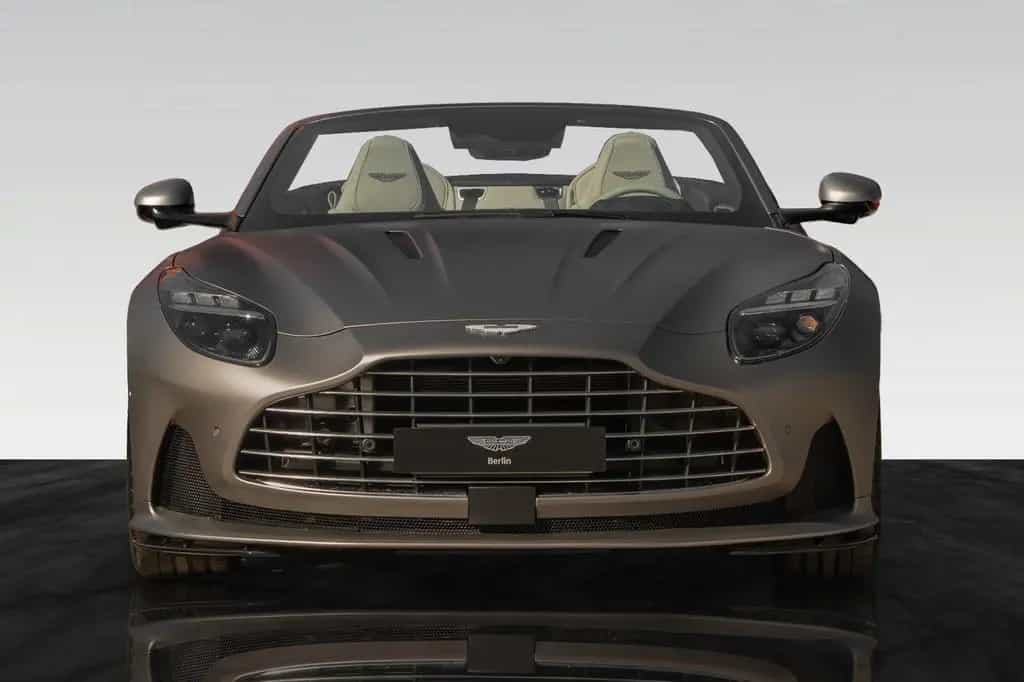 Aston Martin DB12 Volante | Black Pack | Bronze Rims 08/2024-photo-16