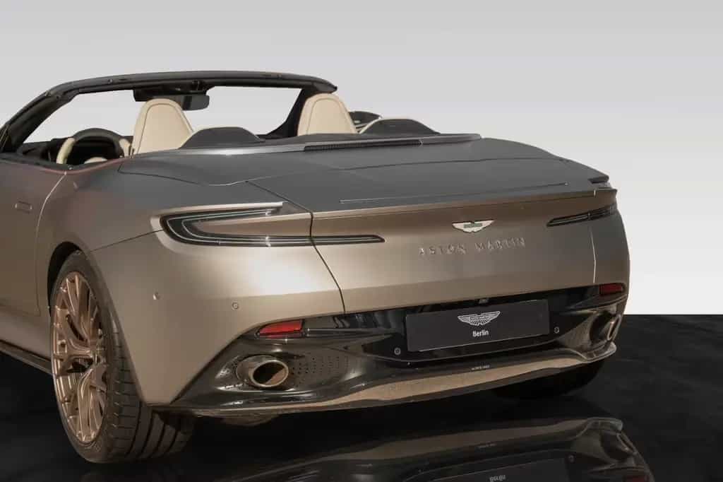 Aston Martin DB12 Volante | Black Pack | Bronze Rims 08/2024-photo-17