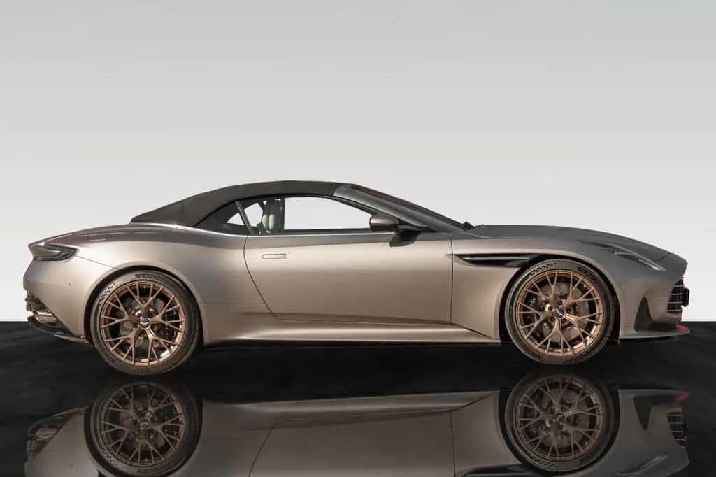 Aston Martin DB12 Volante | Black Pack | Bronze Rims 08/2024-photo-2