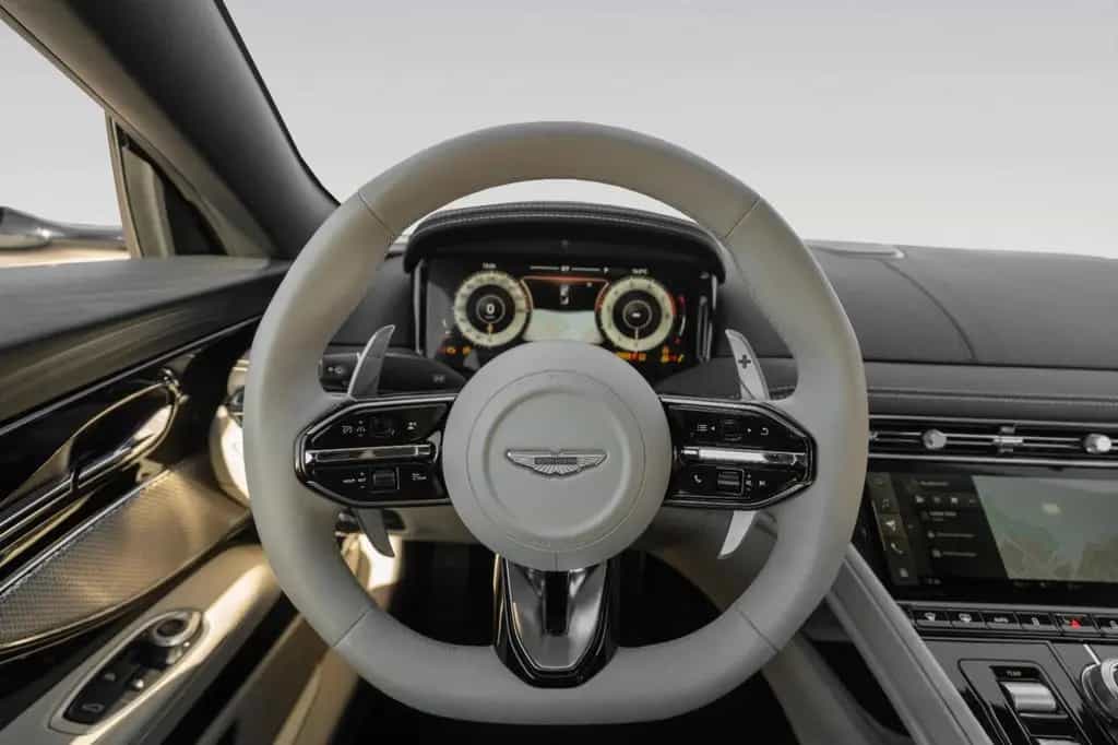 Aston Martin DB12 Volante | Black Pack | Bronze Rims 08/2024-photo-20