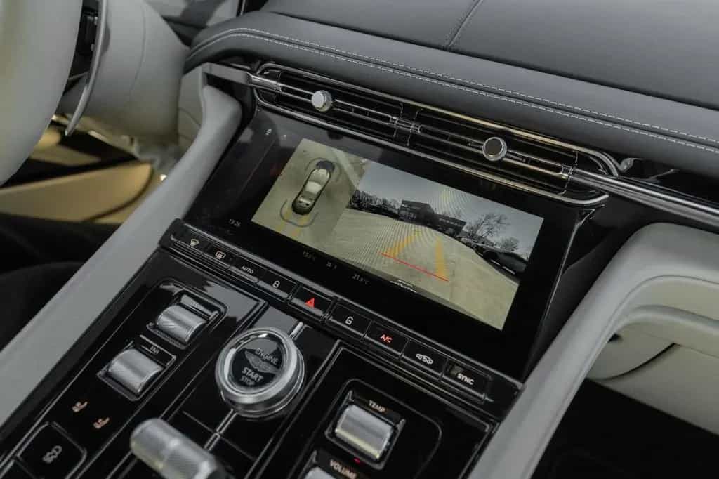 Aston Martin DB12 Volante | Black Pack | Bronze Rims 08/2024-photo-23