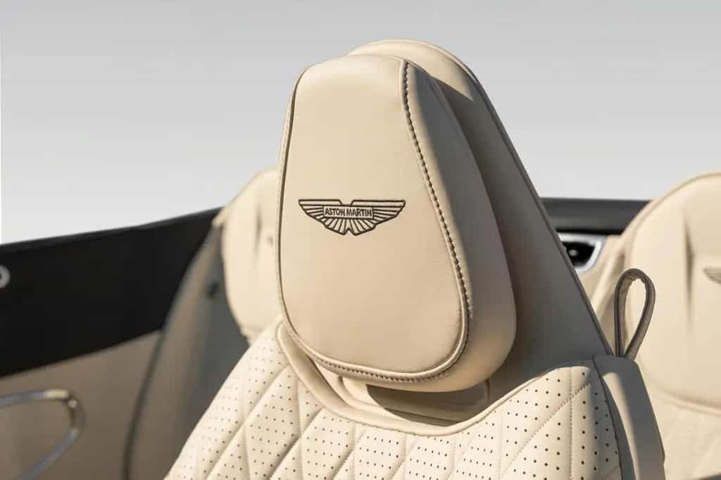 Aston Martin DB12 Volante | Black Pack | Bronze Rims 08/2024-photo-30