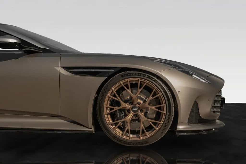 Aston Martin DB12 Volante | Black Pack | Bronze Rims 08/2024-photo-8