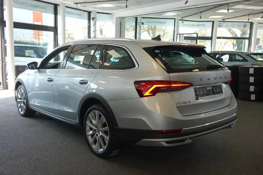 Skoda Octavia Combi Scout 1.5 TSI +ACC+HUD+STHZ+Kessy+ 02/2022-photo-2