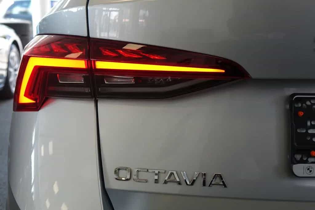 Skoda Octavia Combi Scout 1.5 TSI +ACC+HUD+STHZ+Kessy+ 02/2022-photo-29