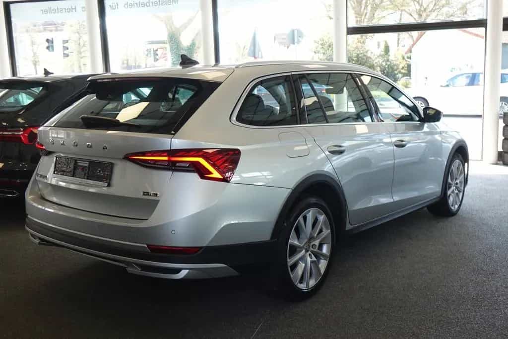 Skoda Octavia Combi Scout 1.5 TSI +ACC+HUD+STHZ+Kessy+ 02/2022-photo-3
