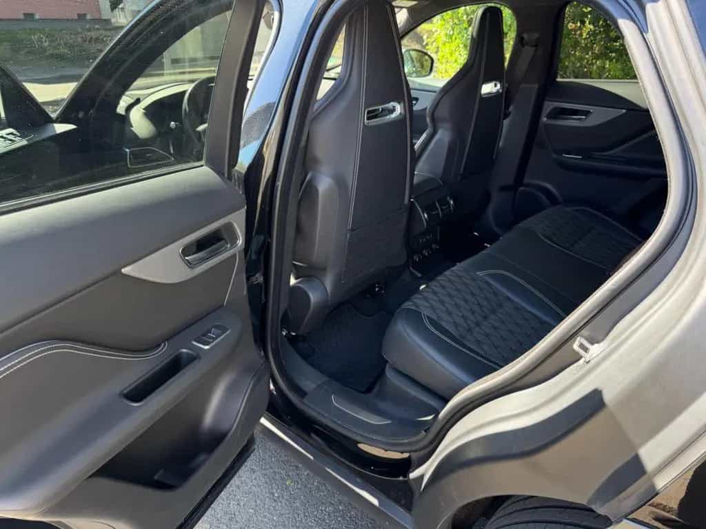 Jaguar F-Pace SVR V8 HUD PANO LEDER 22ZOLL AHK SCHALE 06/2019-photo-11