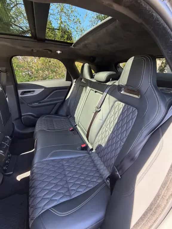 Jaguar F-Pace SVR V8 HUD PANO LEDER 22ZOLL AHK SCHALE 06/2019-photo-12