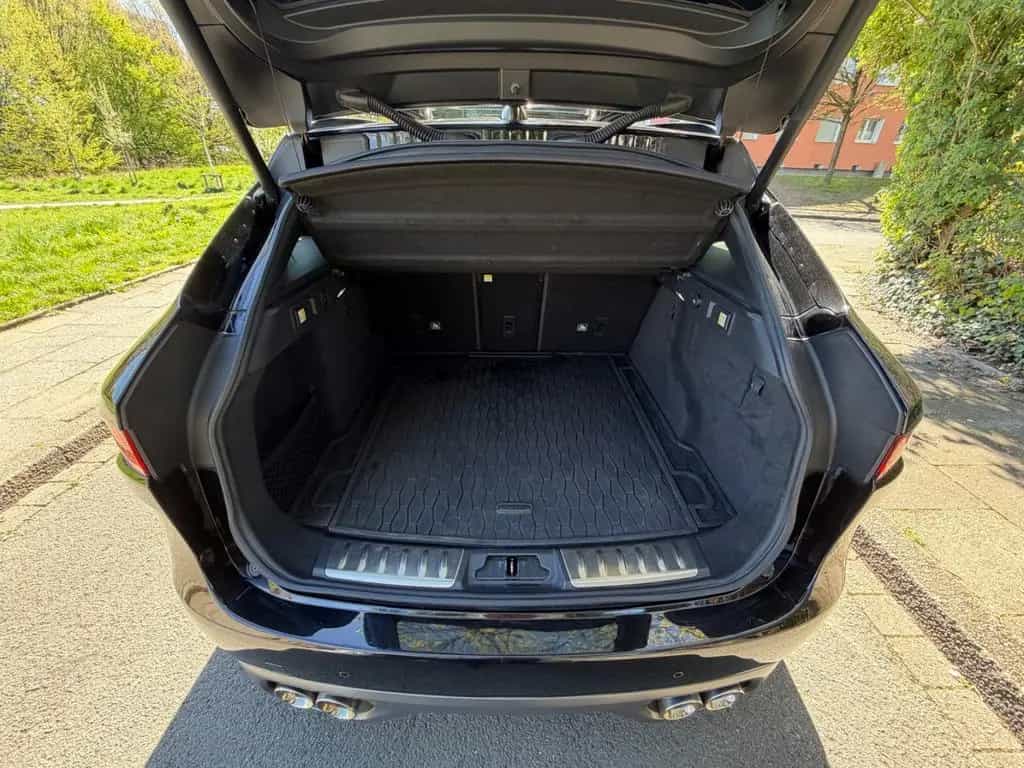 Jaguar F-Pace SVR V8 HUD PANO LEDER 22ZOLL AHK SCHALE 06/2019-photo-13