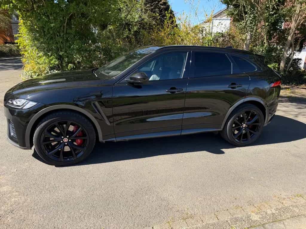 Jaguar F-Pace SVR V8 HUD PANO LEDER 22ZOLL AHK SCHALE 06/2019-photo-3