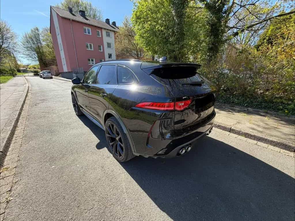 Jaguar F-Pace SVR V8 HUD PANO LEDER 22ZOLL AHK SCHALE 06/2019-photo-4