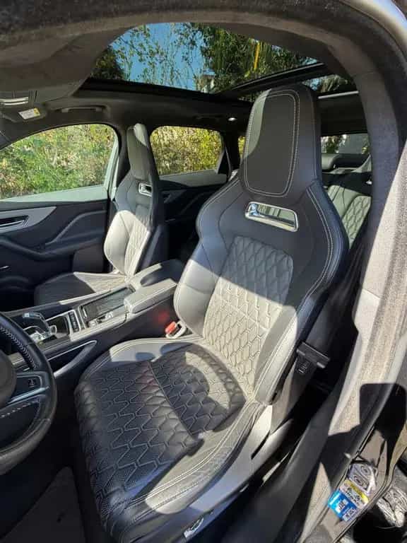Jaguar F-Pace SVR V8 HUD PANO LEDER 22ZOLL AHK SCHALE 06/2019-photo-9