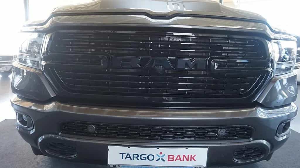Dodge RAM 1500 HEMI 5.7l Crew-Cab*4x4*6Sitz*HOCH-BREIT 07/2023-photo-6