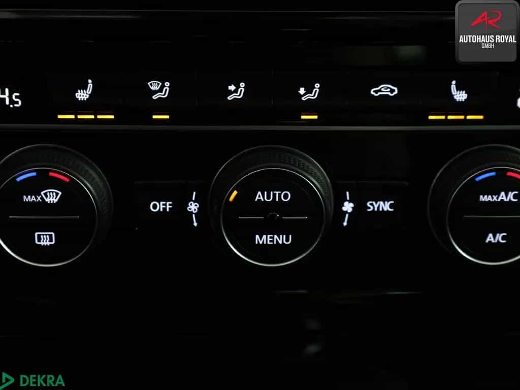 Volkswagen Golf VII 1.5 TSI R LINE PANORAMA,1.HAND,AMBIENTE 10/2018-photo-17