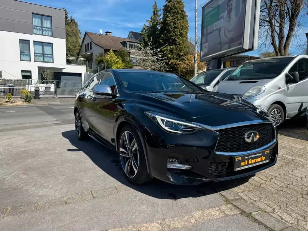 Infiniti Q30 S 2.0t AWD/LED/360°/Pano/Bose 02/2017-photo-0