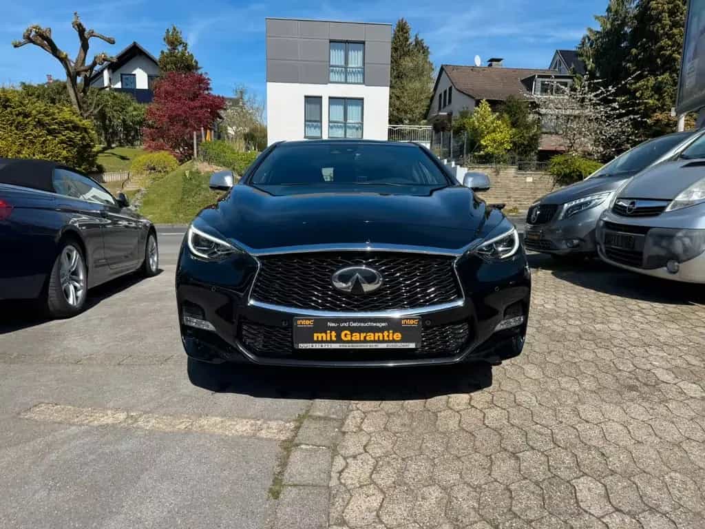 Infiniti Q30 S 2.0t AWD/LED/360°/Pano/Bose 02/2017-photo-1