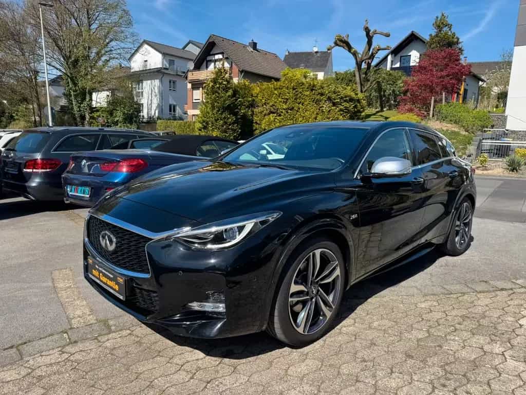 Infiniti Q30 S 2.0t AWD/LED/360°/Pano/Bose 02/2017-photo-2