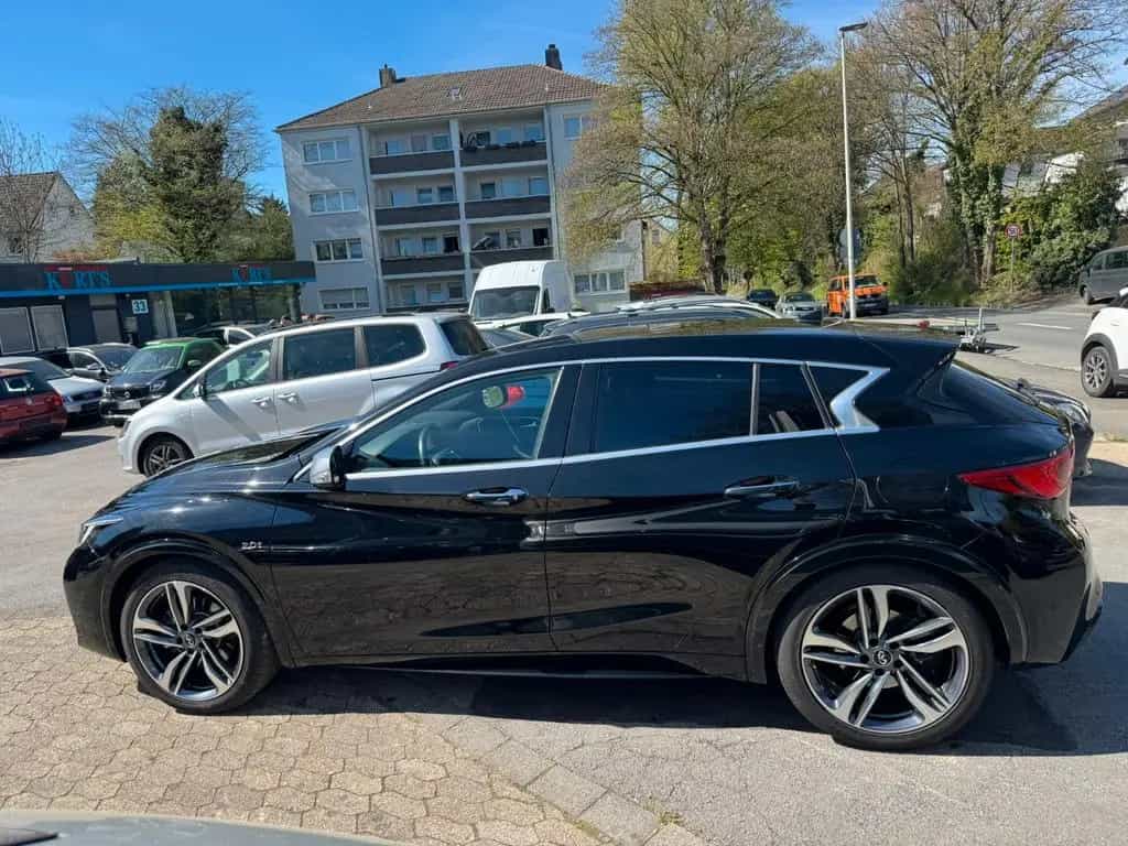 Infiniti Q30 S 2.0t AWD/LED/360°/Pano/Bose 02/2017-photo-3