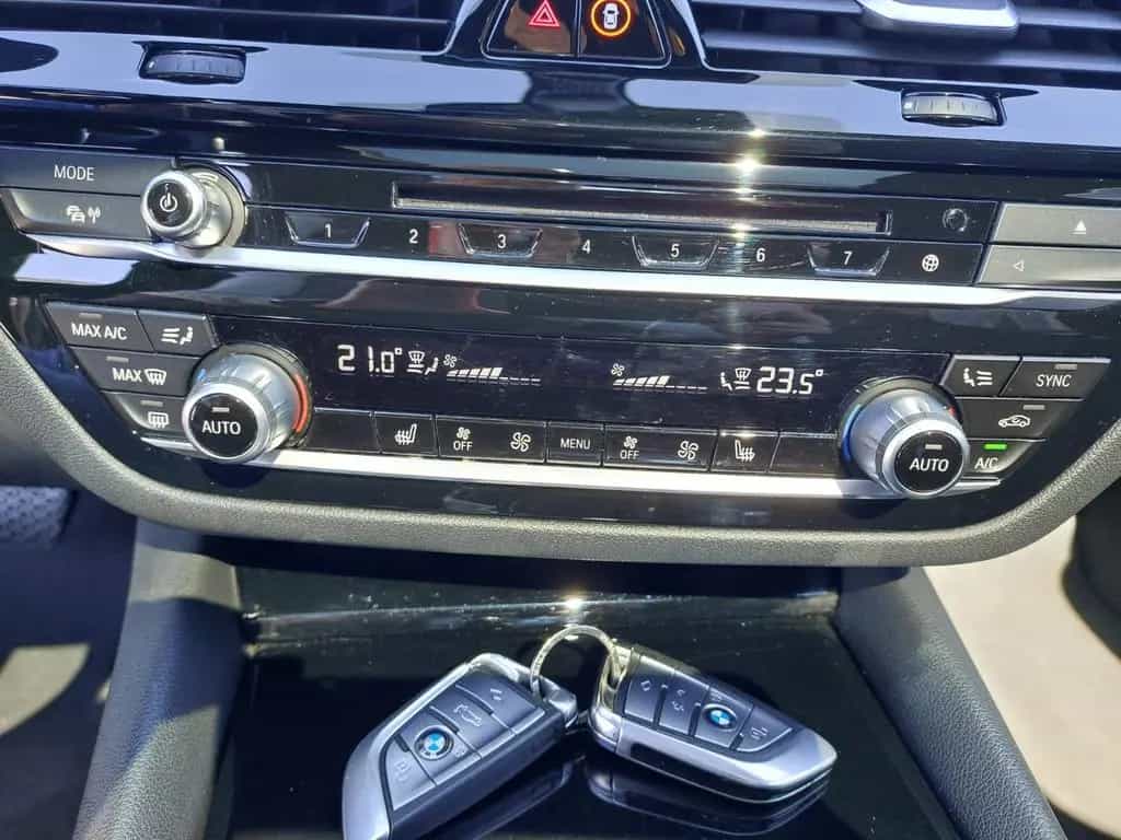 BMW 5 Series 520 D Lim. Sport Line+LEDER+SHD+KAMERA+LED+KEYL+ 12/2019-photo-24