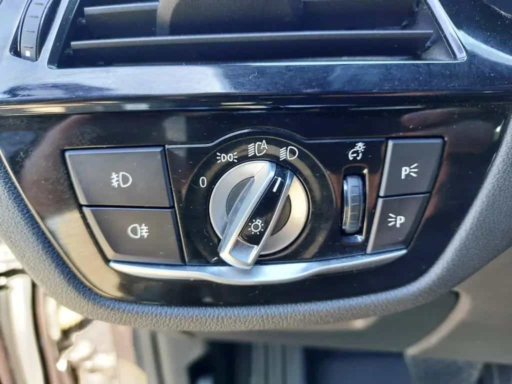BMW 5 Series 520 D Lim. Sport Line+LEDER+SHD+KAMERA+LED+KEYL+ 12/2019-photo-33