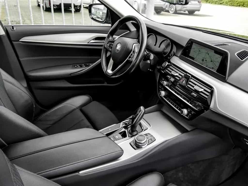 BMW 5 Series 530i A Sport Line AHK RFK NAVI LED PDC V+H LM 12/2018-photo-2